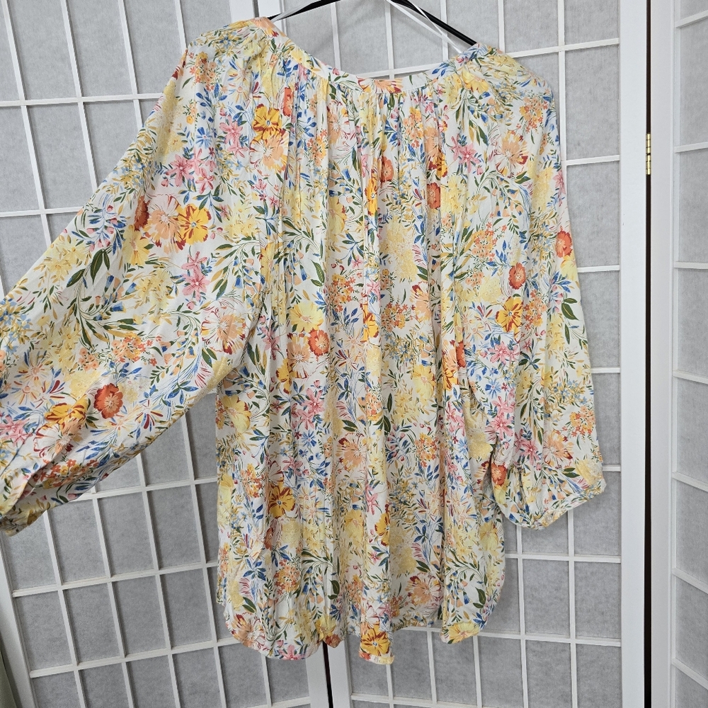 #52.Nicole Miller plus size 1xl Floral Top NWT - Picture 2 of 5